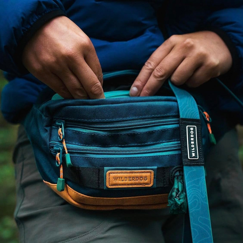 Wilderdog sac ouvert montrant friandises et balle, accès rapide