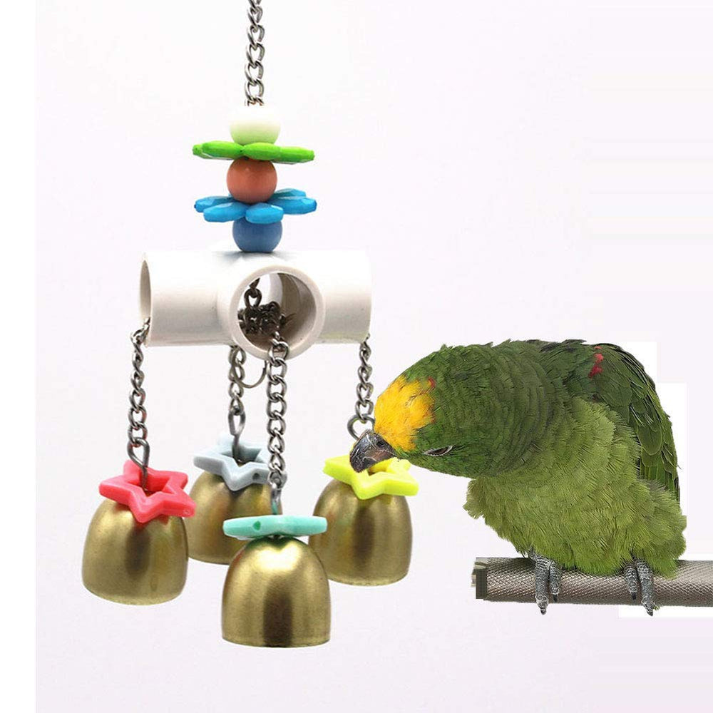 Wontee vue avant du jouet suspendu montrant les cloches et la structure, attire l’oiseau