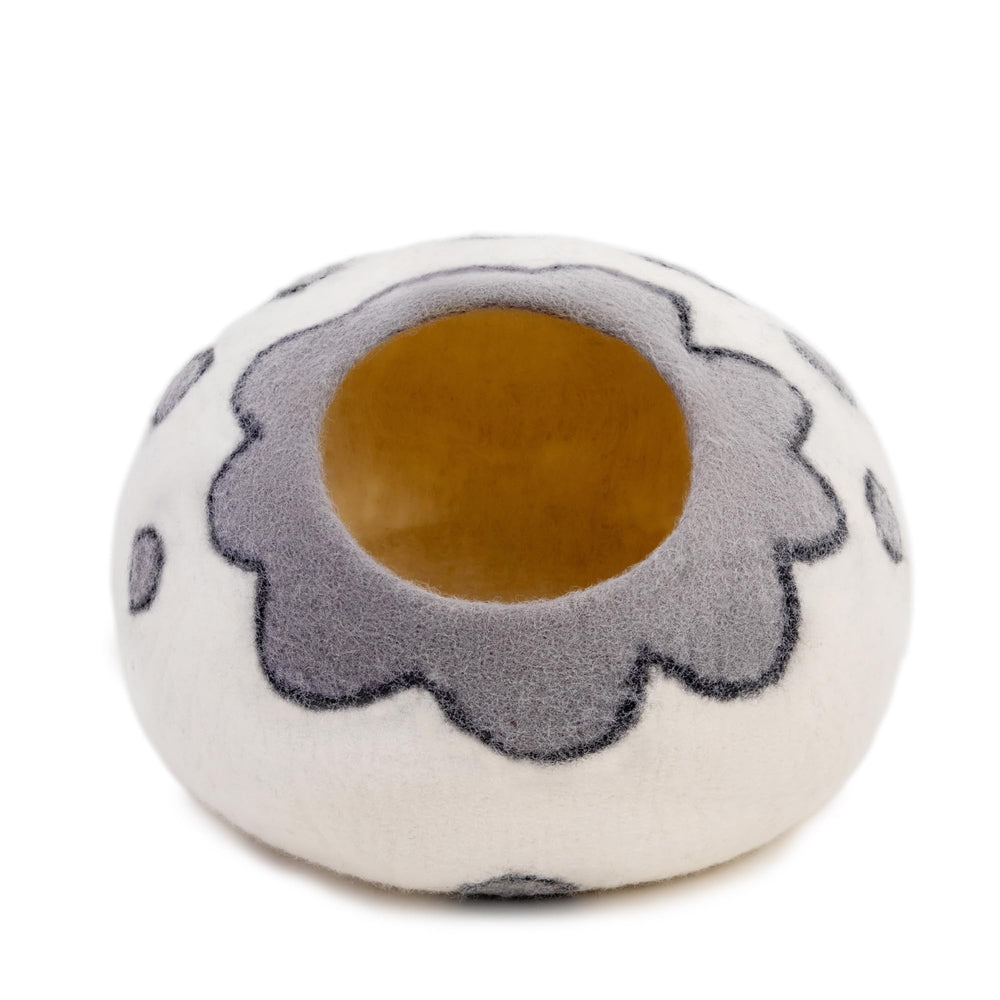 Woolygon comparaison taille avec règle montrant espace généreux pour chats