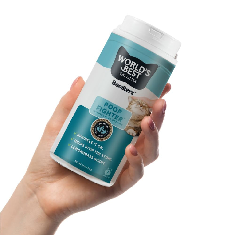 World's Best Cat Litter poudre saupoudrée sur la litière montrant utilisation simple et résultat frais