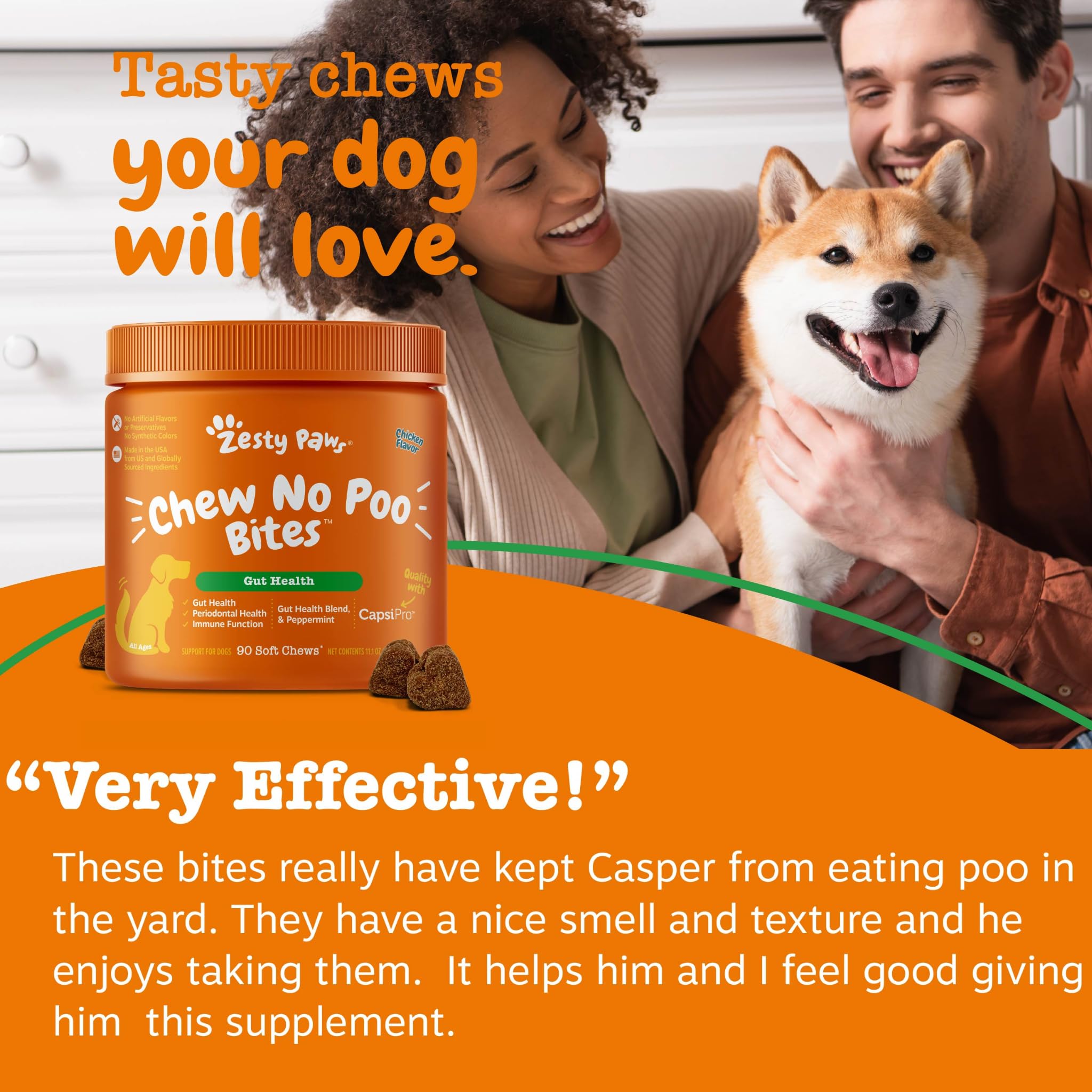 Chien en famille consommant une bouchée Zesty Paws, favorisant l'obéissance