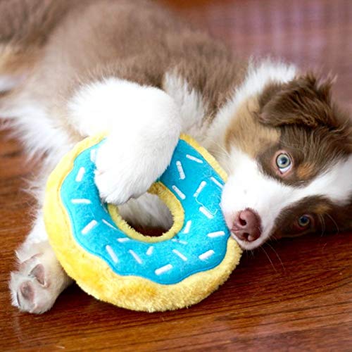ZippyPaws Donutz Blueberry comparaison taille montrant légèreté pour lancer