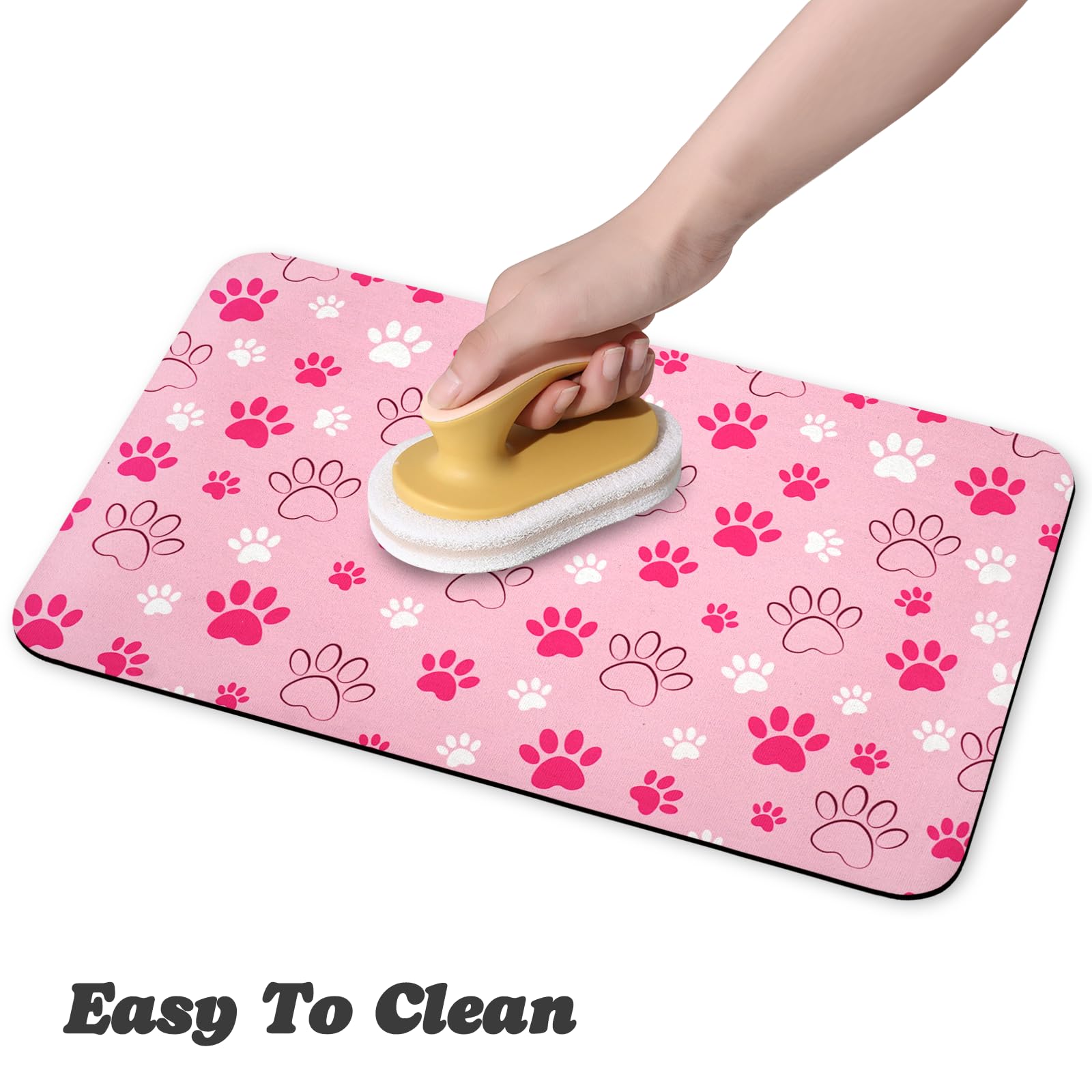 Zoeeya tapis en usage sous gamelle illustrant absorption rapide des éclaboussures