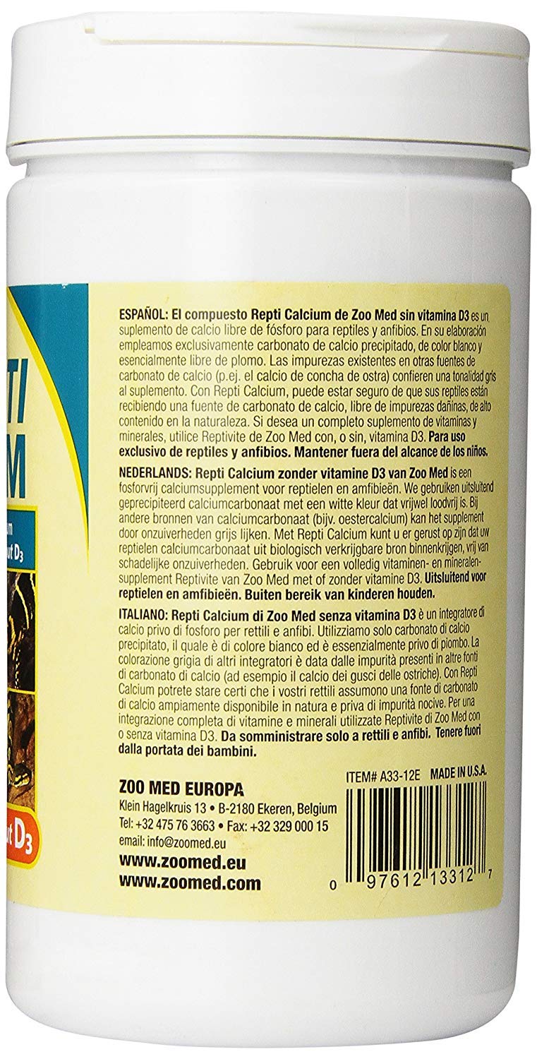 Zoo Med poudre saupoudrée sur une feuille pour meilleure ingestion